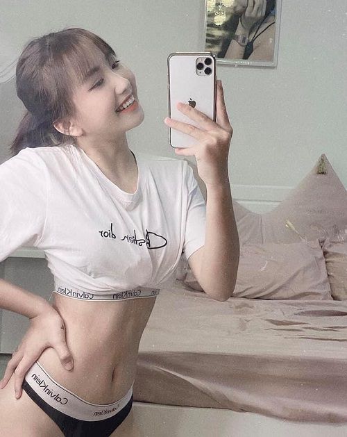 Hình ảnh sexy gợi cảm tuổi 17 của Lê Thị Khánh Huyền