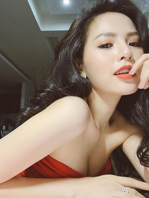 Tổng hợp các hình ảnh sexy gợi cảm của Phi Huyền Trang