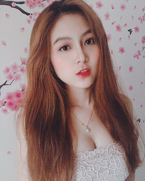 Cô giáo Trân Trần có sự nghiệp phát triển như thế nào?